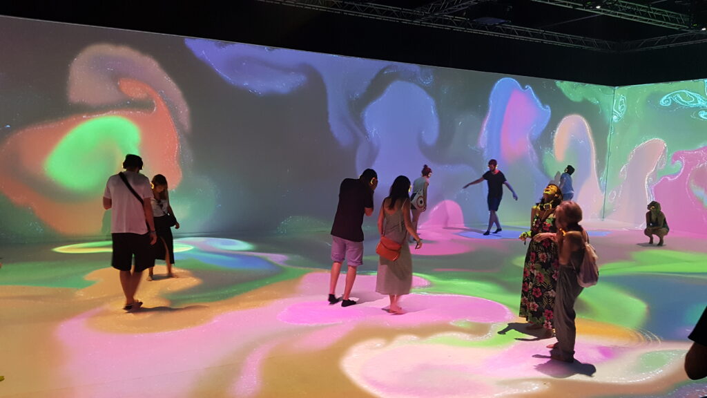 Sonar Desigual, an immersive and interactive floor by Urbez Capablo