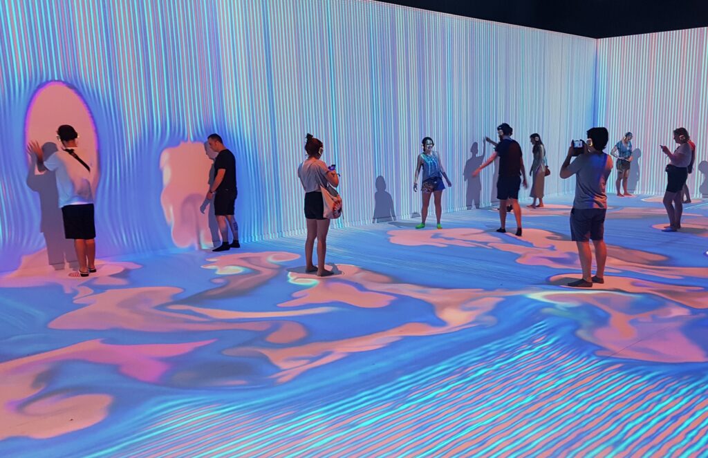 Sonar Desigual, an immersive and interactive floor by Urbez Capablo