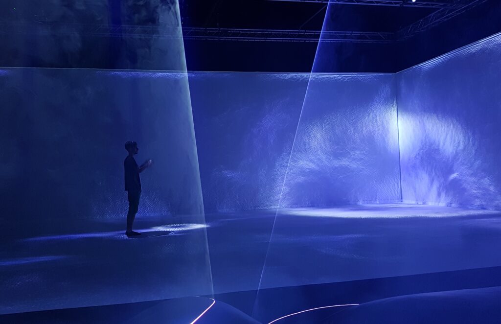 Sonar Desigual, an immersive and interactive floor by Urbez Capablo